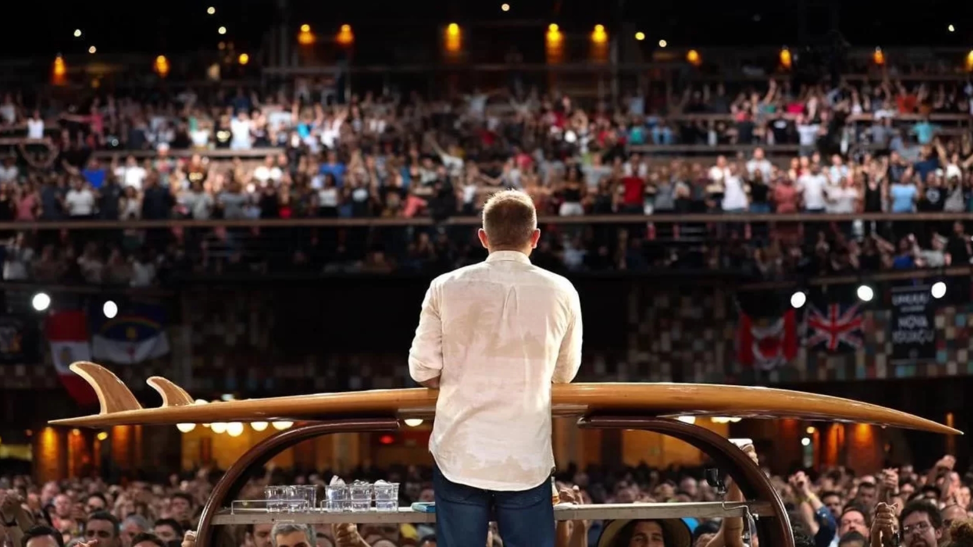 Pastor Rinaldo Luiz de Seixas Pereira, ministrando p&uacute;lpito era em formato de prancha - Foto: Divulga&ccedil;&atilde;o